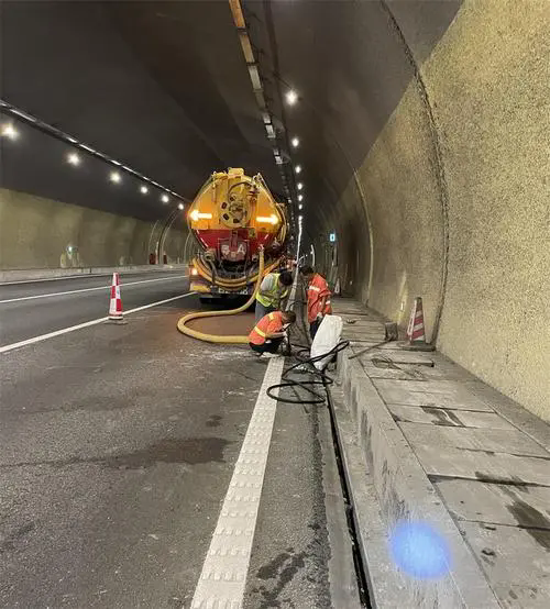 上蔡隧道排水渠清淤